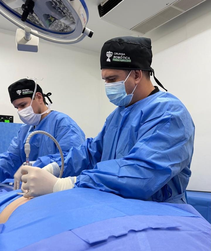 Dr. Diego Almeida, cirurgião geral